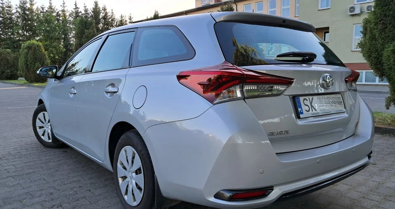 Toyota Auris cena 39900 przebieg: 236000, rok produkcji 2018 z Szczebrzeszyn małe 172